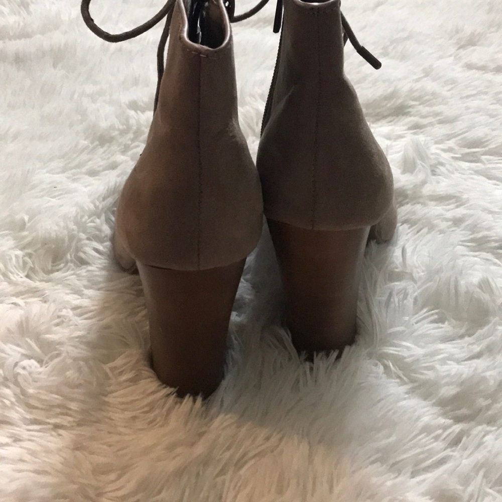 Heels - Picture 3 of 3